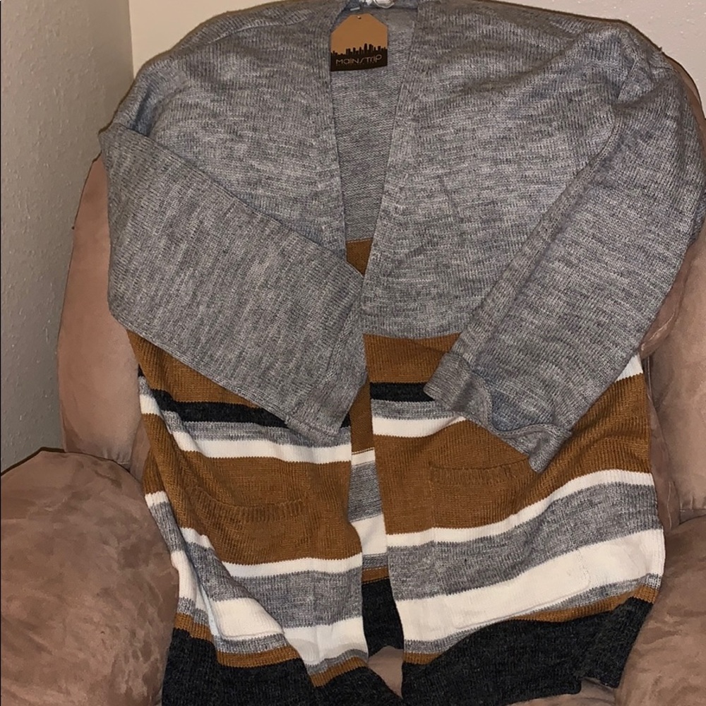Gray & large stripe cardigan. Sz 1X. Mid weight.